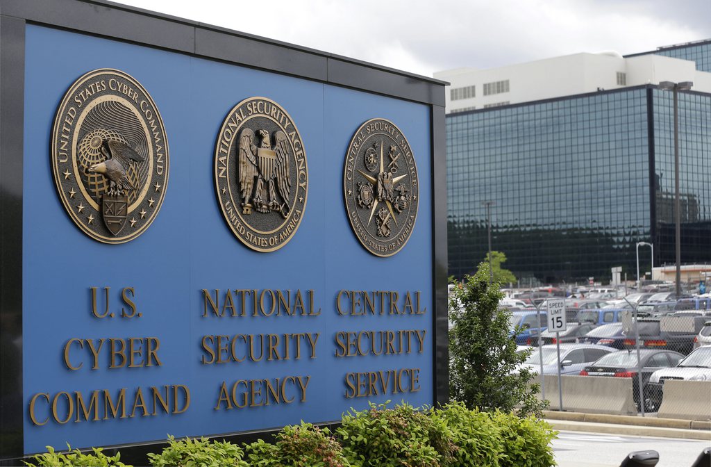 La NSA procède à des opérations de surveillance en violant la vie privée des citoyens.