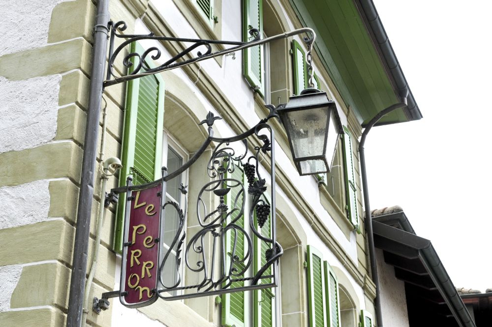 Le Café du Perron à Coppet a définitivement fermé ses portes en 2010.