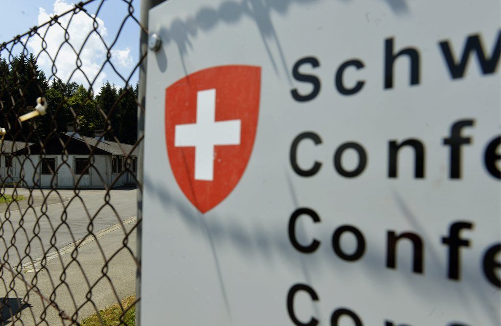 Die Militaerunterkunft auf dem Gubel in Menzingen im Kanton Zug, aufgenommen am Montag, 22. Juli 2013. Sie soll ab Fruehling 2015 als Bundesasylzentrum dienen. (KEYSTONE/Urs Flueeler)