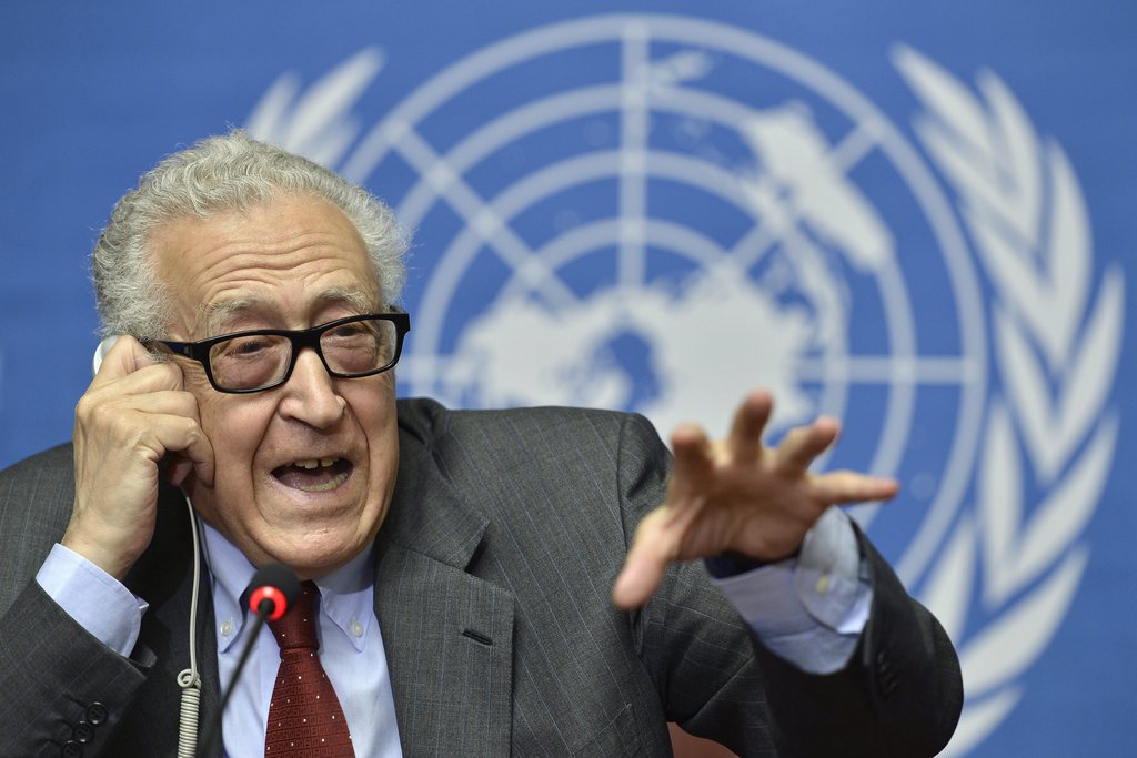 Lakhdar Brahimi affirme que le droit international est clair et que sans le feu vert du conseil de sécurité de l'ONU, il ne peut y avoir d'intervention militaire. 