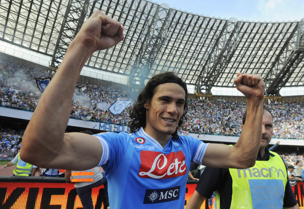 Cavani, qui évoluait à Naples, peut se réjouir de ce transfert record. 