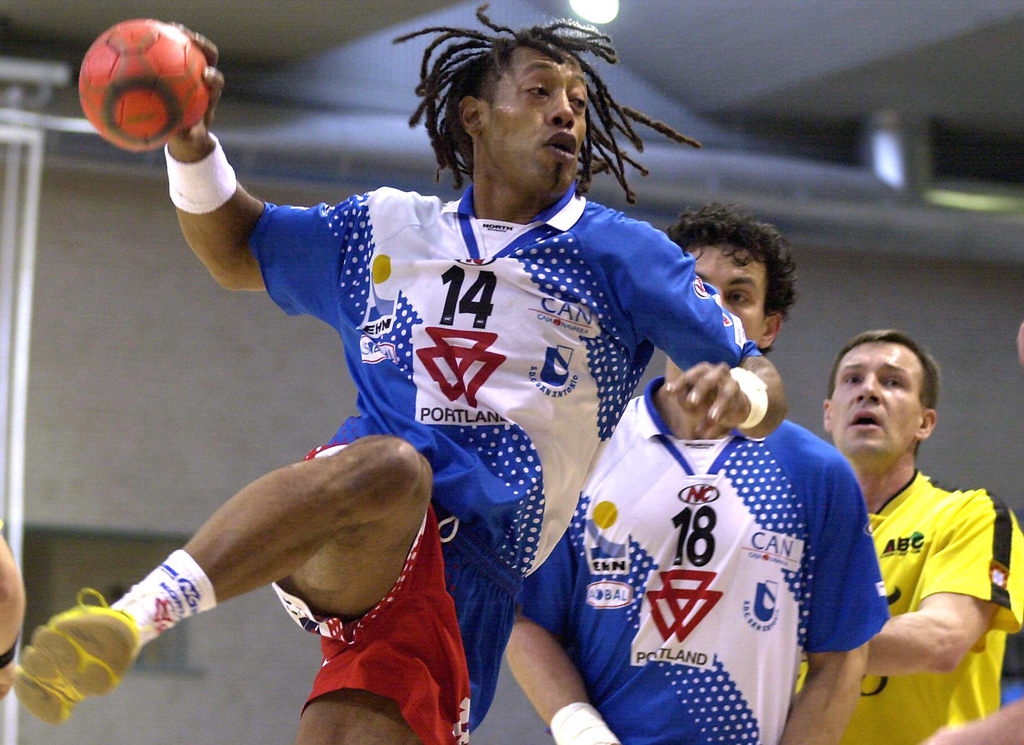 Jackson Richardson, emblématique double champion du monde de handball avec la France, est le parrain de Chênois. Le club genevois, seul équipe a évoluer en ligue nationale envisage de rejoindre le plus niveau suisse.