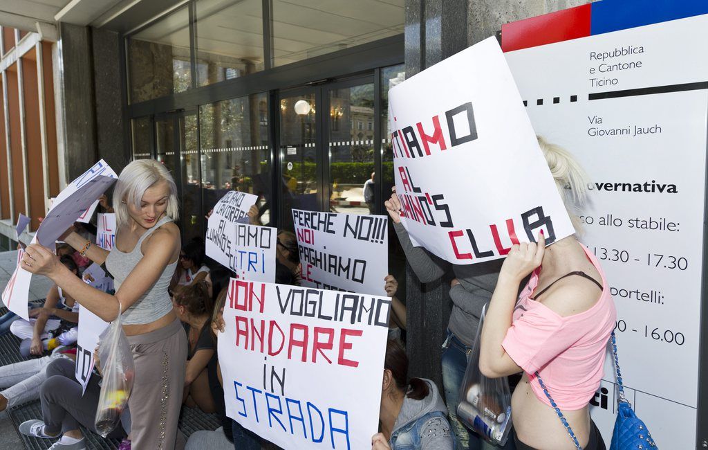 Les filles qui travaillaient dans l'établissement avait protesté contre sa fermeture en avril. 