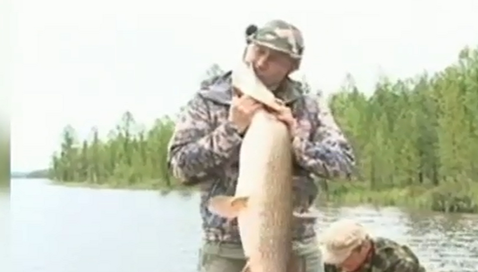 Selon la blogosphère, Vladimir Poutine aurait ferré un trop gros poisson. 