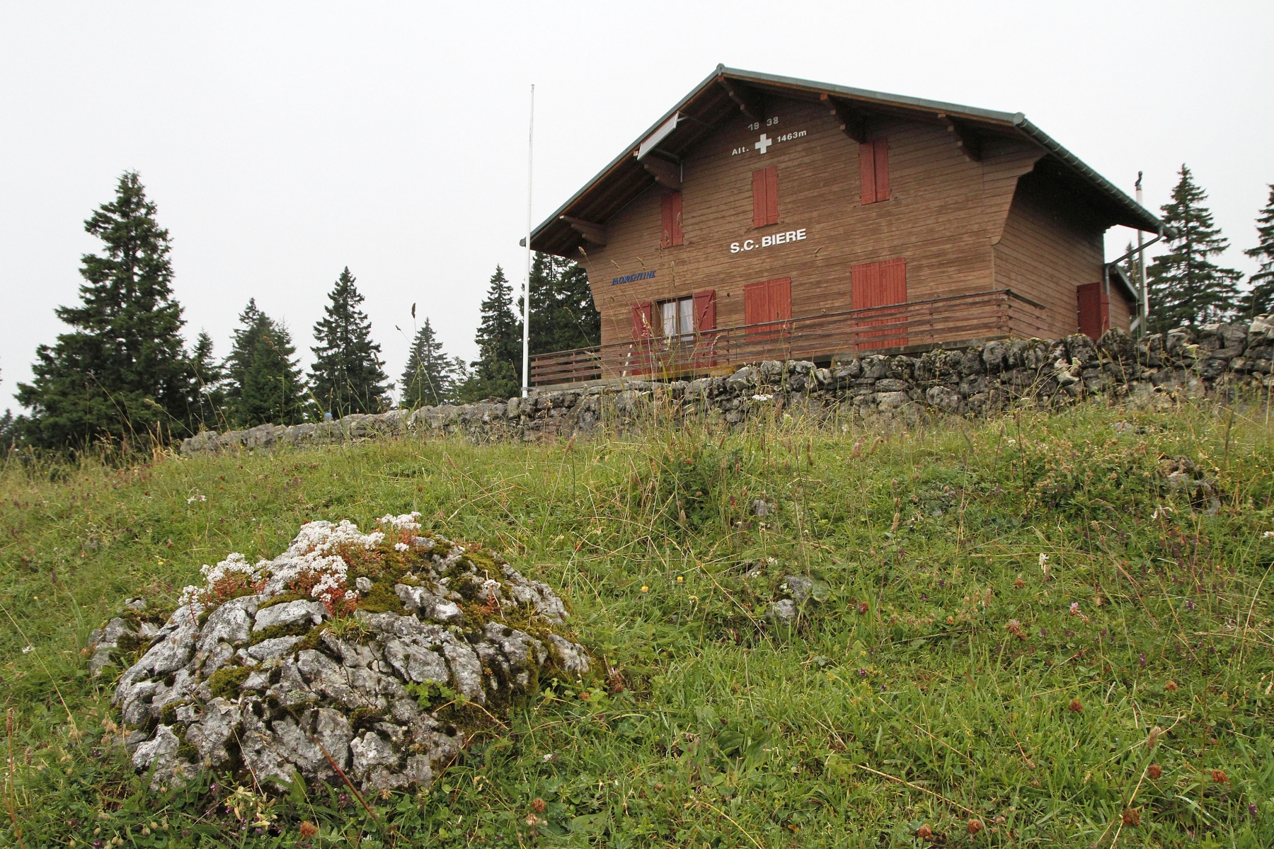 Le chalet de la Corentine se dresse fièrement à 1463 mètres d'altitude.
