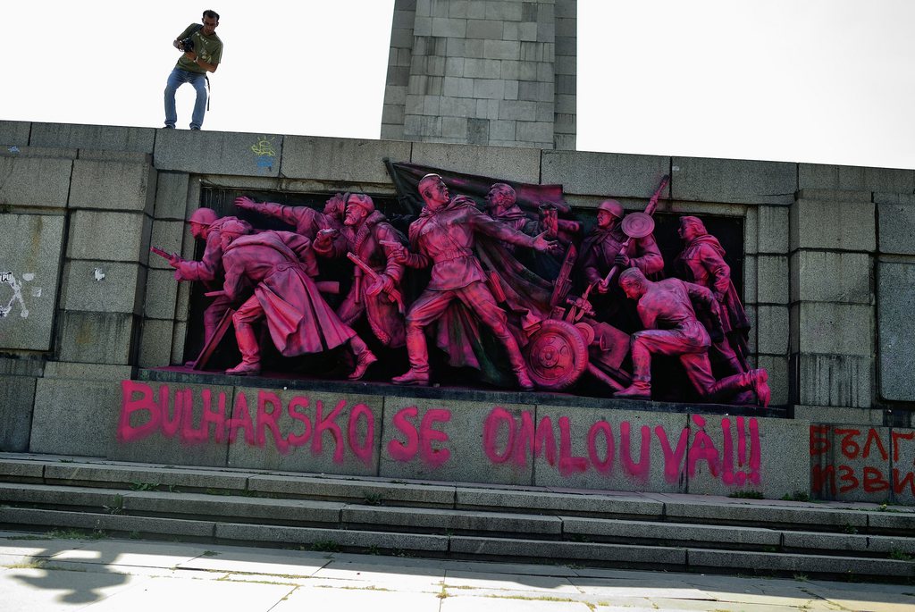 Retouché à de nombreuses reprises déjà, c'est la première fois que le monument est repeint en rose. 