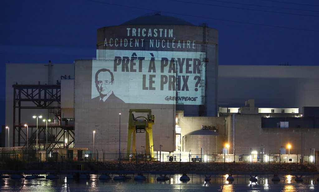 Les manifestants ont dénoncé les failles de sécurité de la centrale nucléaire du Tricastin dans la Drôme.