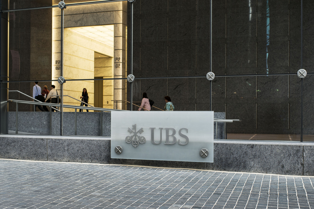 Le numéro un bancaire helvétique UBS va payer 4,6 millions de dollars (4,2 millions de francs) pour mettre fin à des poursuites de l'ensemble des 50 Etats américains qui l'accusaient d'avoir laissé des salariés non qualifiés accepter des ordres d'achat ou vente de titres financiers.