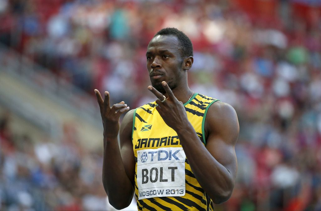 epa03778659 Usain Bolt of Jamaica celebrates winning the men's 200m race during the IAAF Diamond League meeting at the Stade de France in Saint-Denis, near Paris, France, 06 July 2013  EPA/IAN LANGSDON