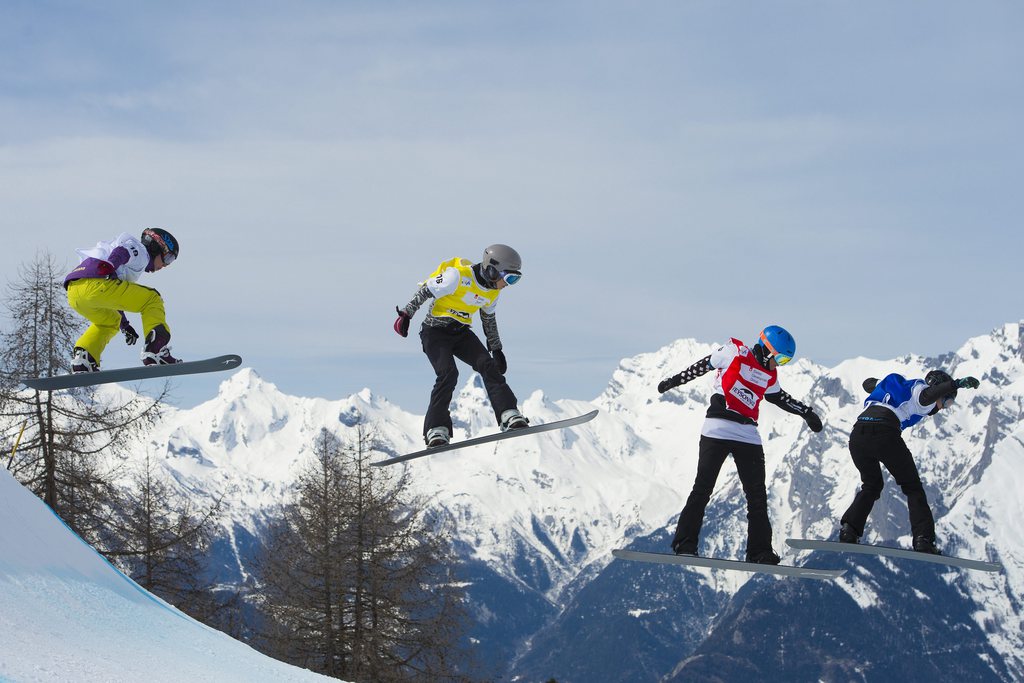 Pour cinq jours, l'équipe suisse de snowboardcross va passer de la neige à la route. 
