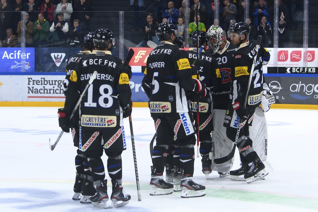 La joie des joueurs de Gotteron après leur victoire.