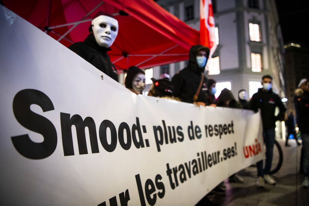 Soutenus par le syndicat Unia, des employés de Smood ont manifesté ce jeudi soir à Lausanne.