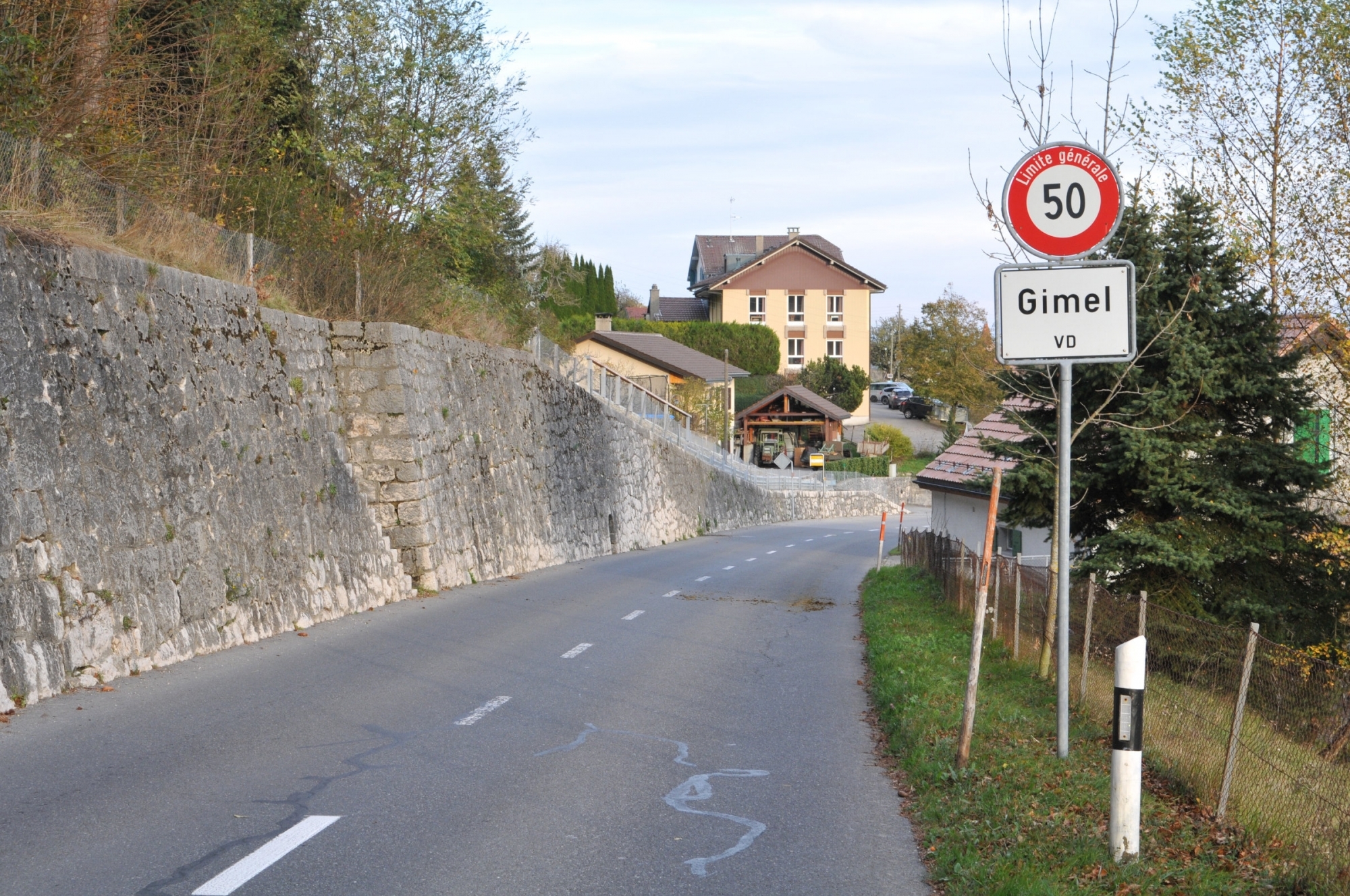 Depuis Gimel, si l'on veut aller à Saint-George, il faut passer par Longirod. 