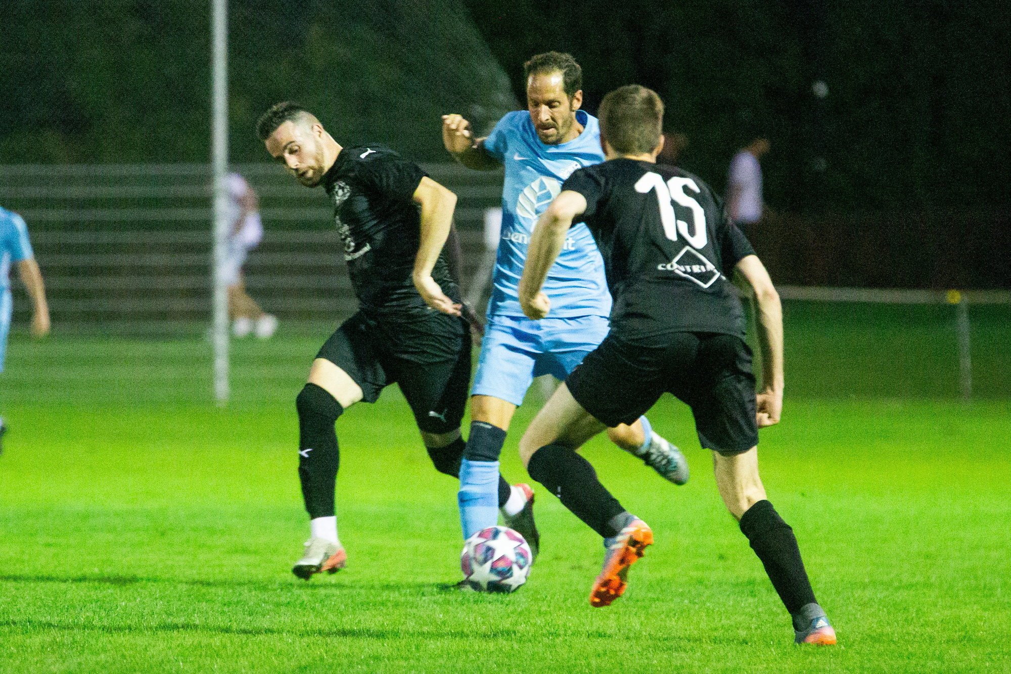 Auteur d'un doublé, Marco Cardello (en bleu) a assommé Italia Nyon et offert à Prangins un ticket pour les finales de promotion en 2e ligue.