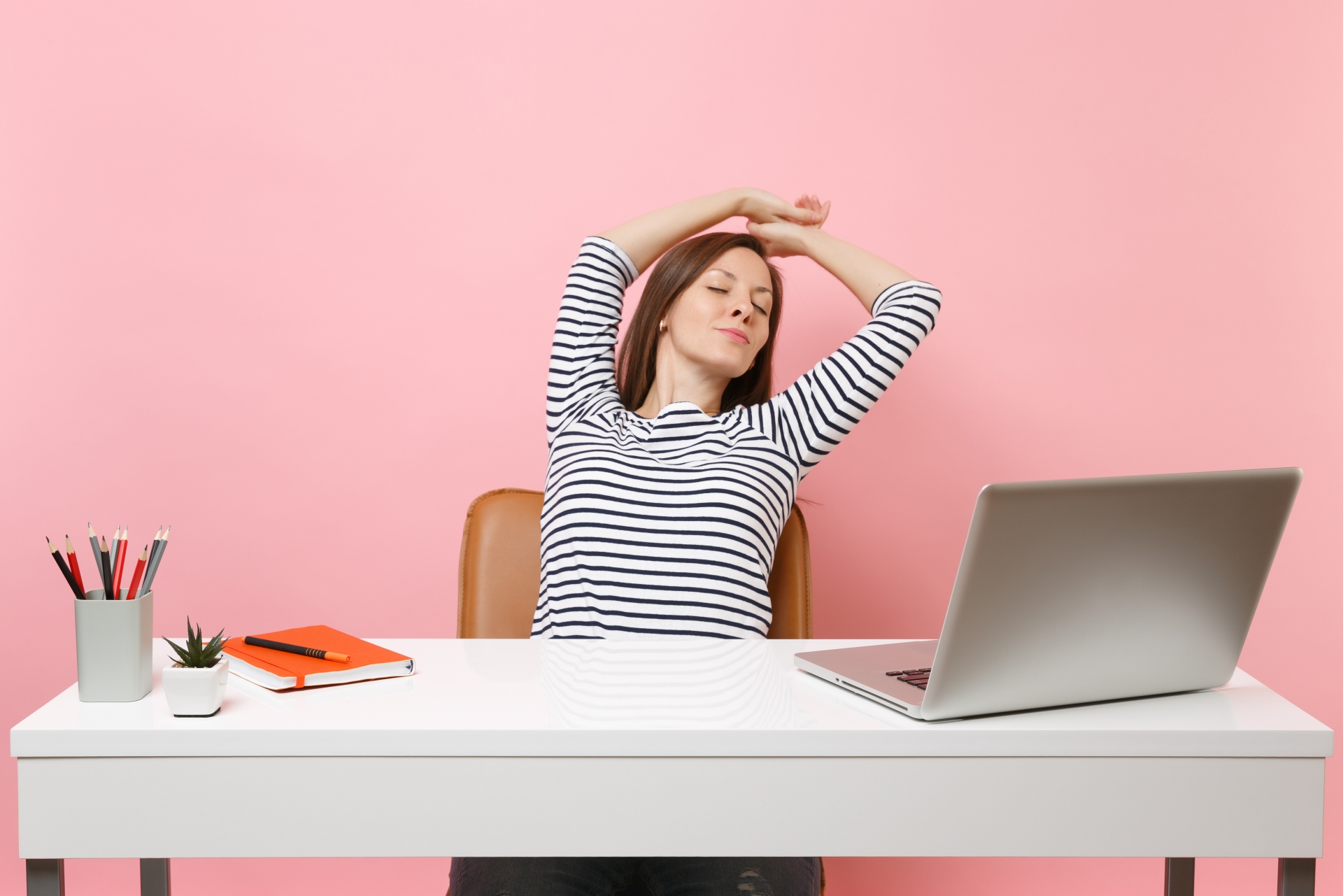 La fatigue au travail, dès les premières heures du matin et de manière chronique peuvent vous alerter. Shutterstock