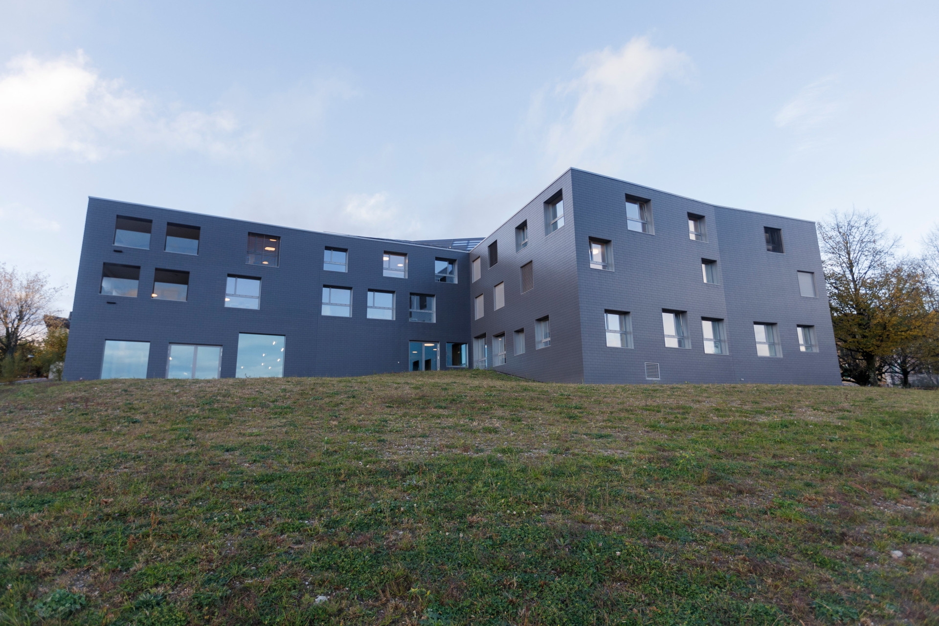 L'inauguration des nouveaux bâtiments de l'Espérance, à Etoy. L'institution spécialisée y trouve une capacité d'hébergement et de soins notablement augmentée, notamment pour ses résidents âgés.