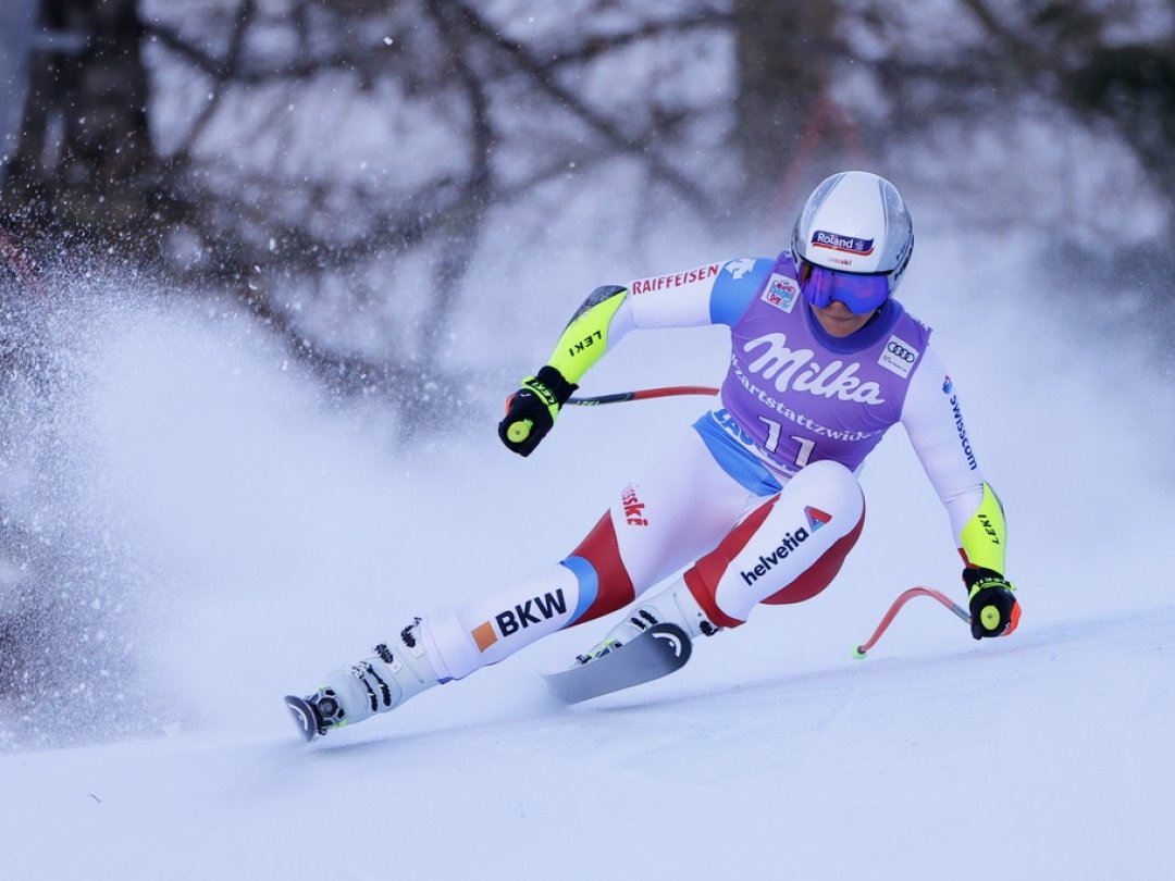Switzerland's Corinne Suter speeds down the course during an alpine ski, women's World Cup super-G race in Zauchensee, Austria, Sunday, Jan. 16, 2022. (AP Photo/Giovanni Maria Pizzato)