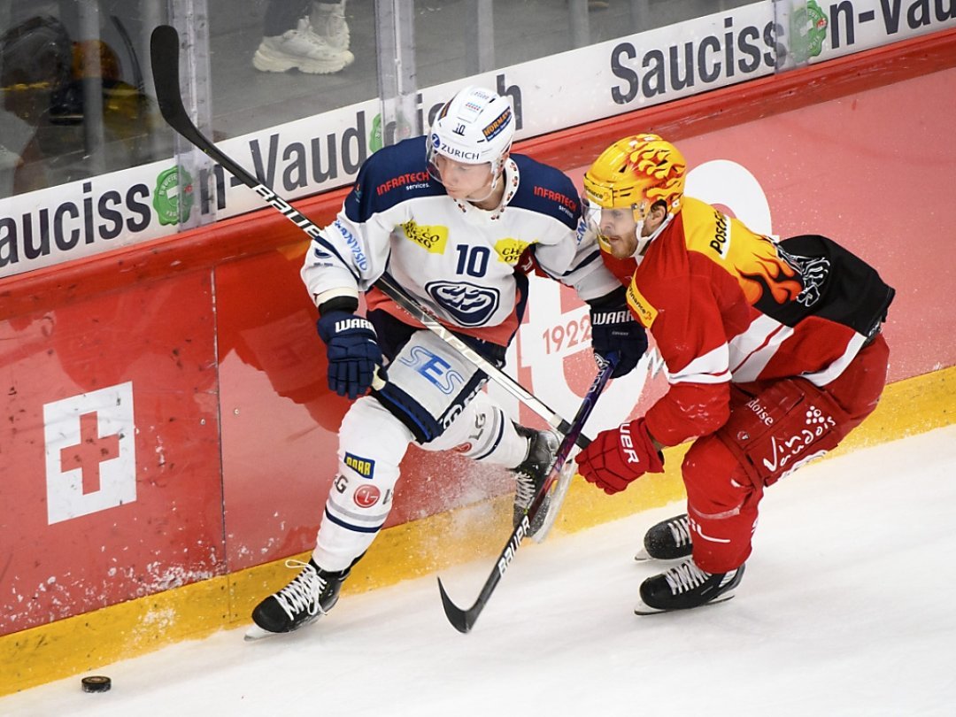 Lausanne - Ambri-Piotta: duel entre le Léventin Hietanen et le Vaudois Bertschy.