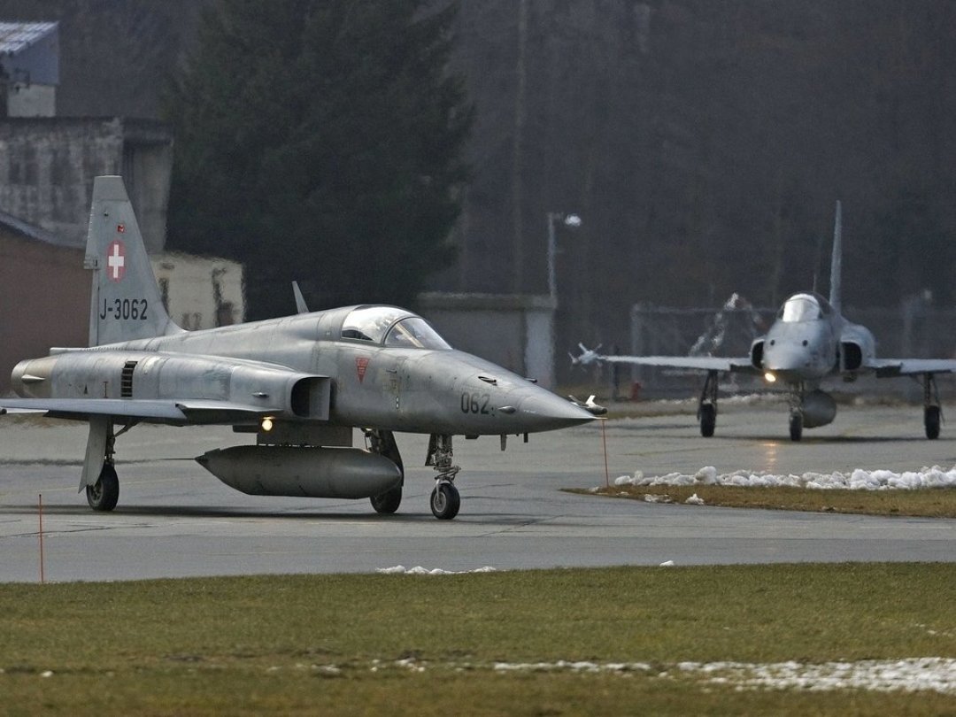 Concernant la mise hors-service des avions F-5, le CDF estime le manque à gagner à 4 millions de dollars.