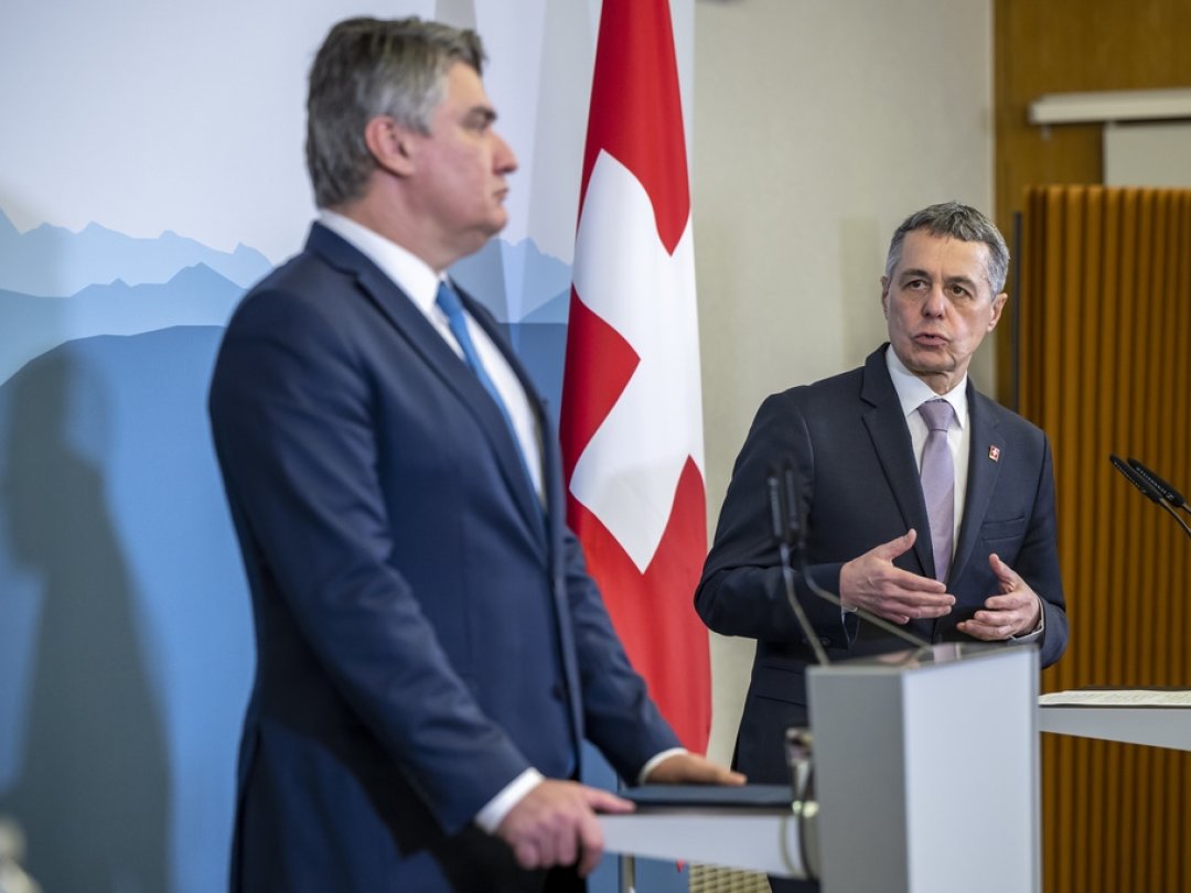 Le président croate Zoran Milanovic, à gauche, son homologue suisse Ignazio Cassis lors d'un point de presse ce jeudi à Genève.