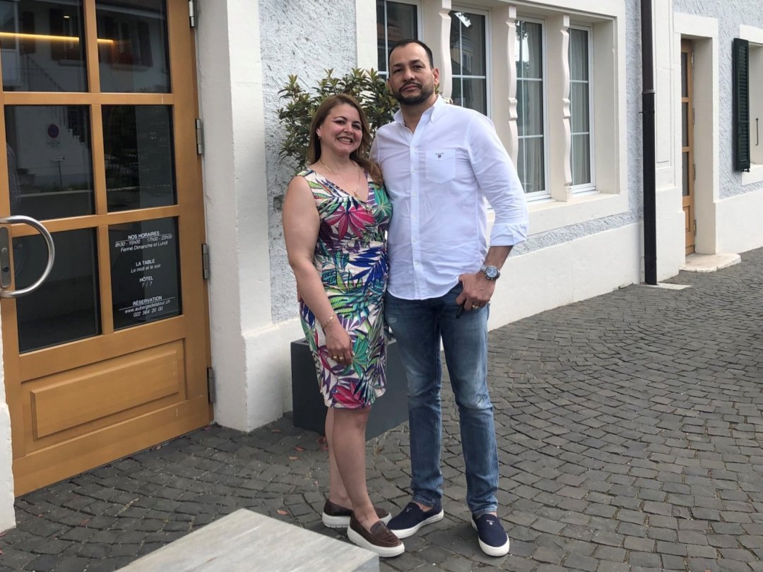 Clara et Fabian Pertuz gèrent l'auberge de Trélex depuis juillet 2022. Ils reprennent la gestion du restaurant de la Falaise à Gland.