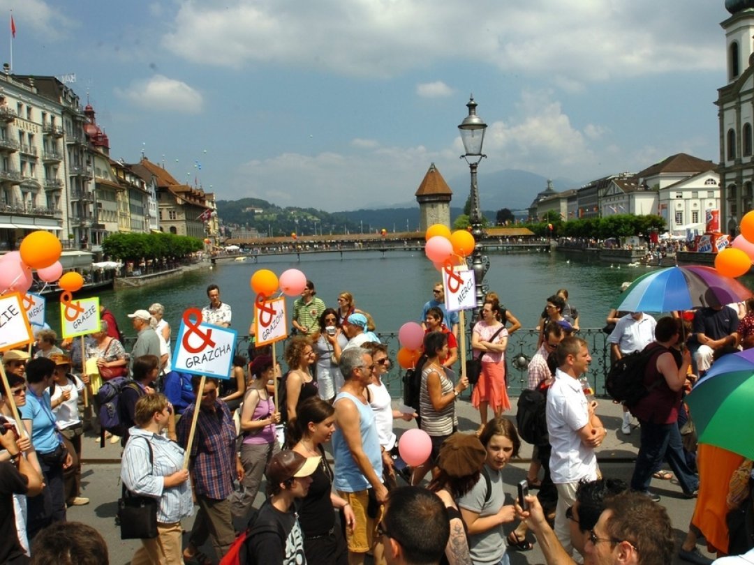 En 2005, une Pride réunissant plus de 10’000 personnes avait déjà eu lieu à Lucerne, deux semaines après le oui du peuple au partenariat enregistré (archives).