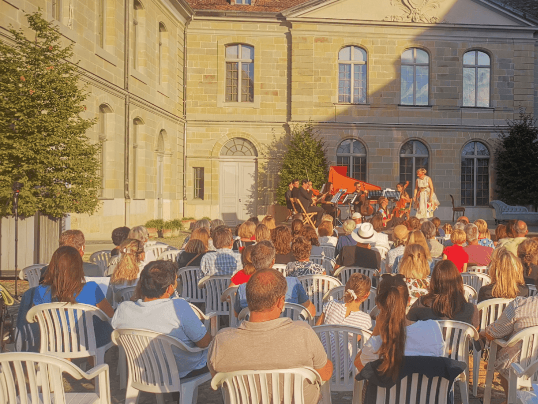 La cour du château de Prangins accueillera deux concerts. Un écrin idéal pour la musique baroque.