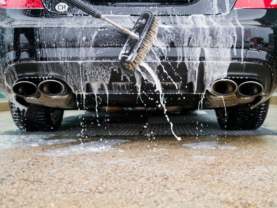 Le fonctionnement des stations de lavage de voiture fait grincer des dents en période de sécheresse.