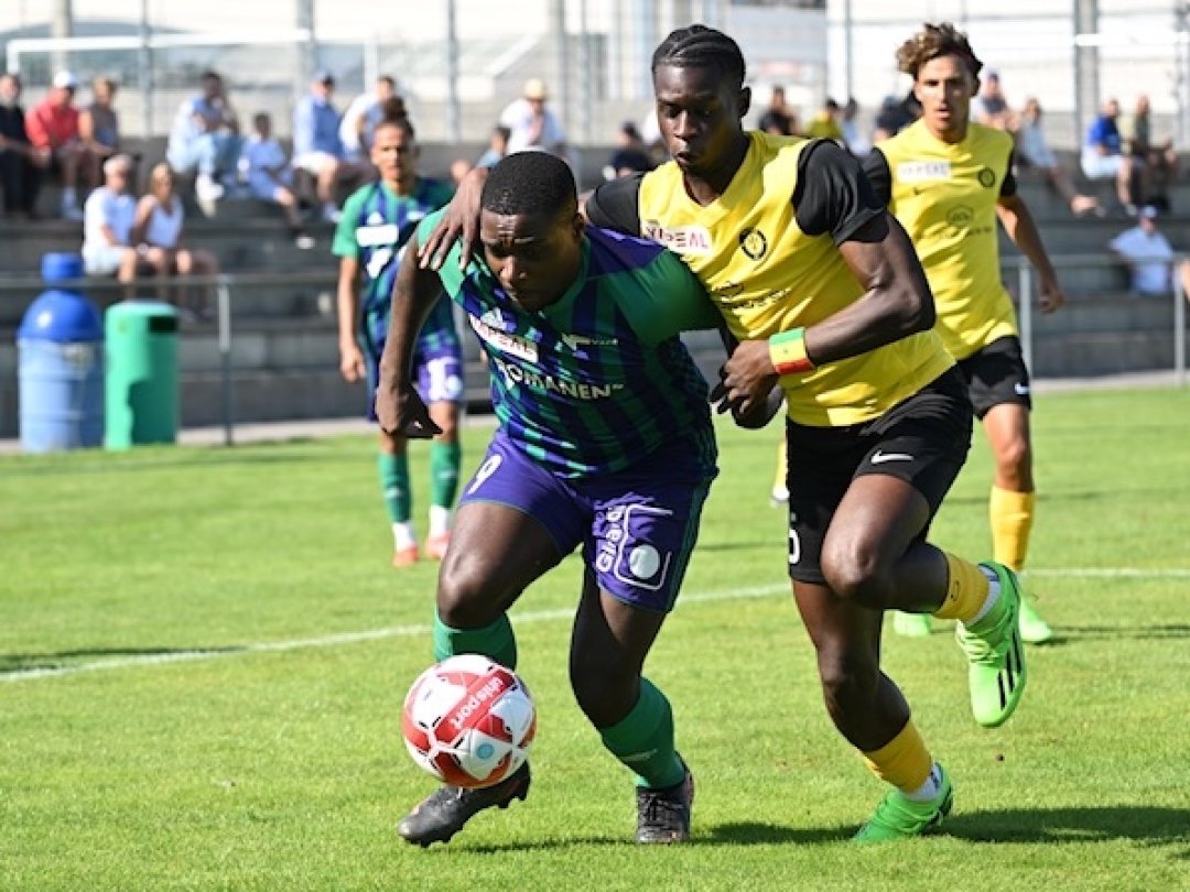 Les "violet et vert" de Terre Sainte (ici Ntongo, auteur du premier but sur penalty) ont réussi leur entrée dans la saison 2022-2023.