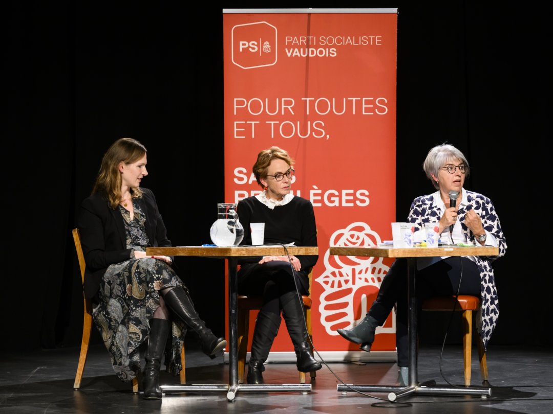 De g. à d.: la Bernoise Evi Allemann, la Bâloise Eva Herzog et la Jurassienne Elisabeth Baume-Schneider ce mardi 22 novembre au Centre pluriculturel et social d'Ouchy, à Lausanne.