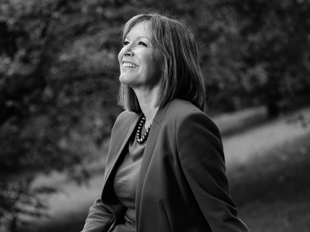 Paléo étant un festival qui lui tient particulièrement à cœur, Michèle Rodoni pose ici sur la plaine de l'Asse, du côté des backstages.