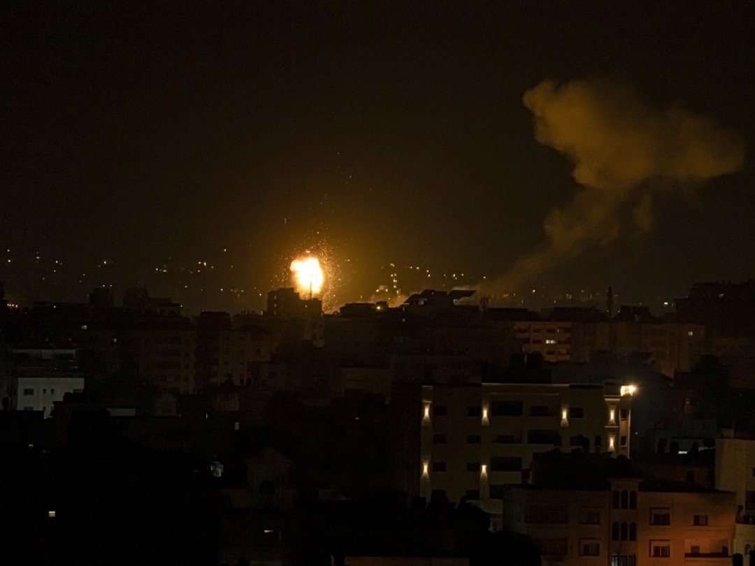 Selon des sources palestiniennes, la bande de Gaza a été touchée par au moins 15 frappes israéliennes.