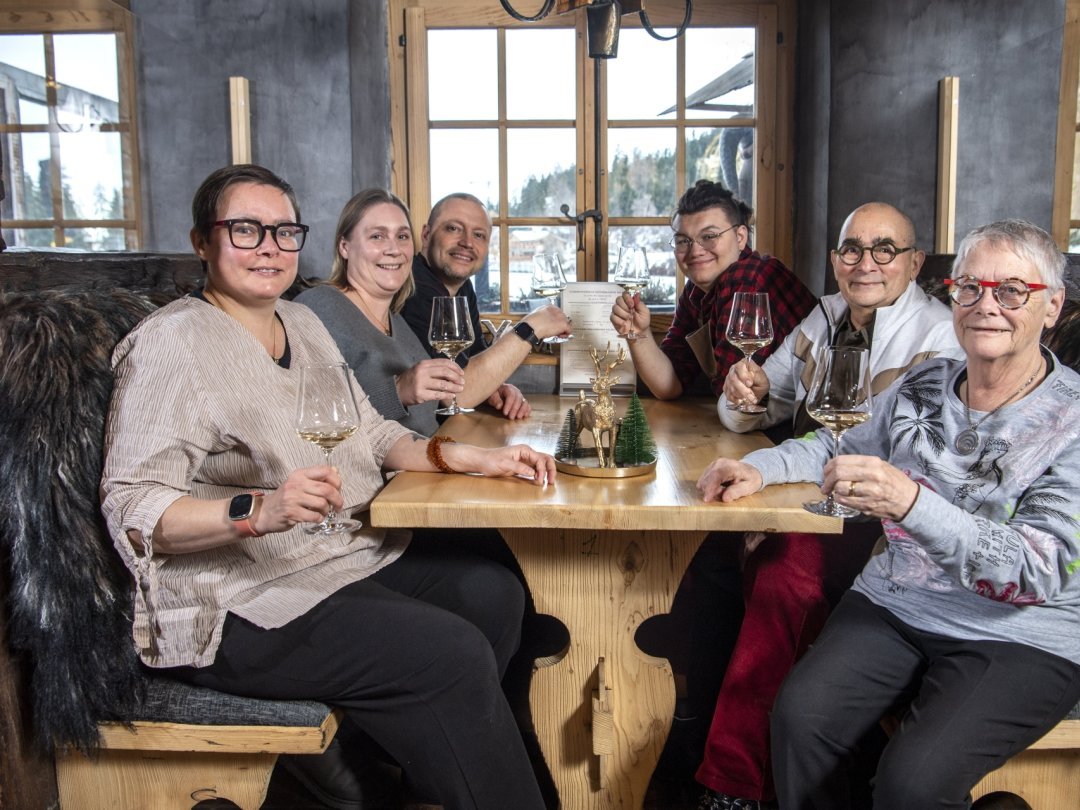 Isabelle Ravet, Nathalie Ravet Quinche, Nicolas Quinche, Léo Quinche, Bernard et Ruth Ravet ont suivi leur cœur et leur instinct en prenant leurs quartiers en Valais.