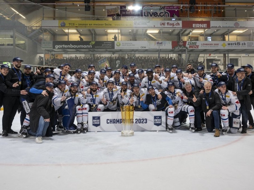 Le HC La Chaux-de-Fonds a célébré son titre sur la glace d'Olten.