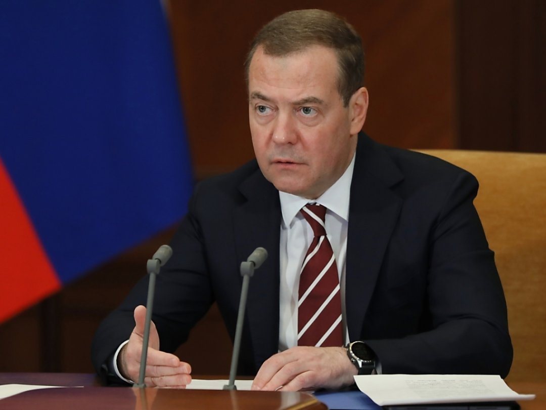"Imaginons la chose (...) Le chef de l'Etat d'une puissance nucléaire se rend disons, par exemple, en Allemagne et est arrêté. Qu'est-ce que cela ? Une déclaration de guerre contre la Russie", a déclaré mercredi soir l'ex-président Dmitri Medvedev, actuel numéro 2 du Conseil de sécurité russe.