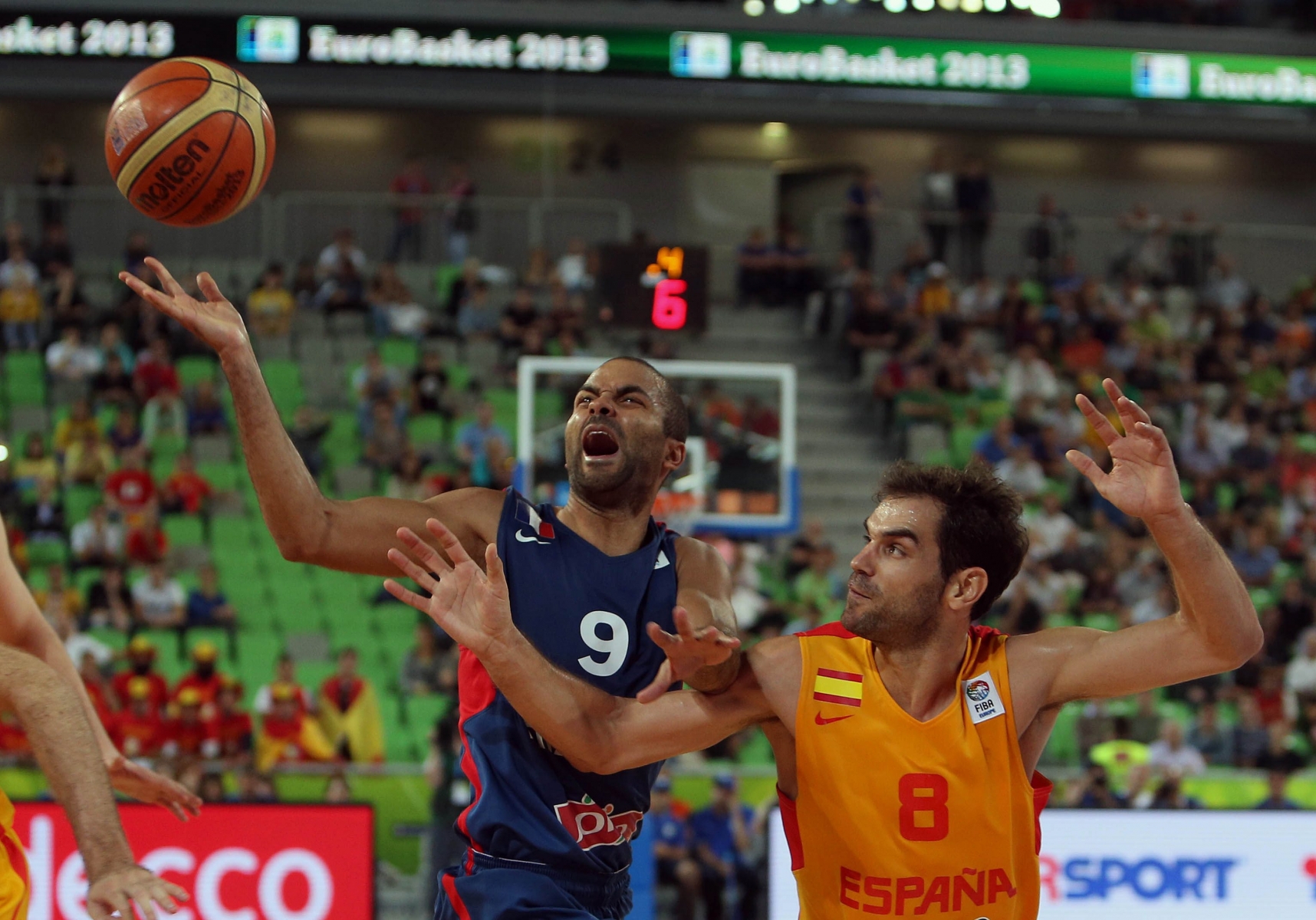 Un Tony Parker (n° 9) des grands soirs envoie les Bleus en finale de l'EuroBasket.