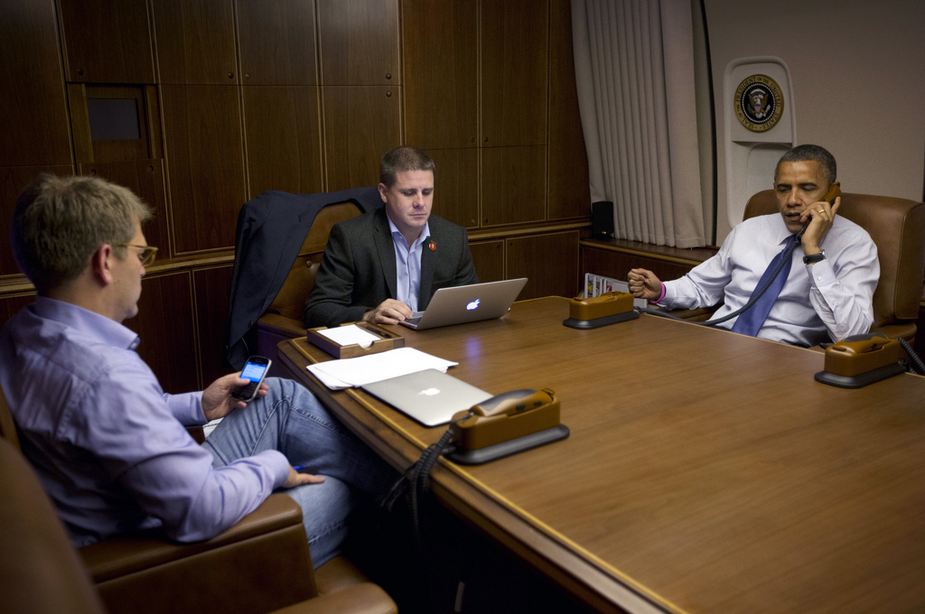 Le président Barack Obama entretient des relations diplomatiques par téléphone. 