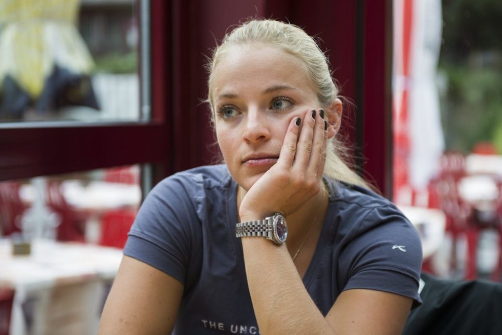 La skieuse suisse Lara Gut parle pendant un interview lors du repas de midi ce lundi 29 juillet 2013 a Zermatt.