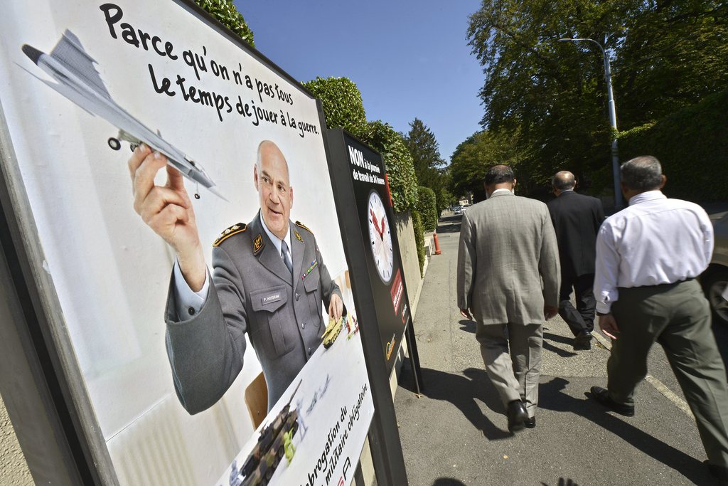 Affiche du Groupe pour une Suisse sans Armée concernant les votations du 22 septembre.