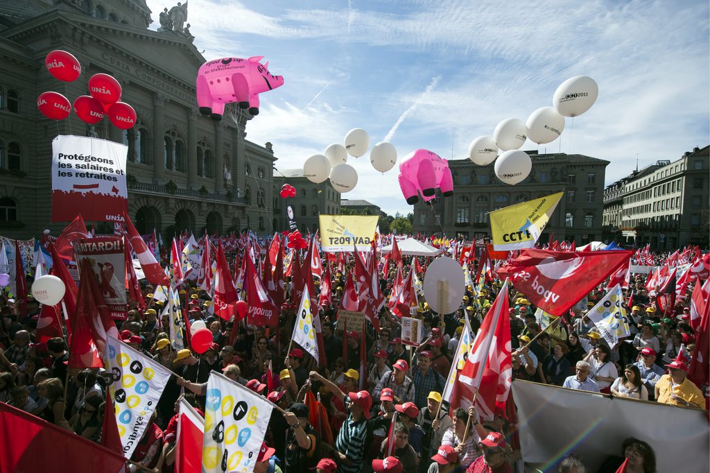 Une grande manifestation est organisée à Berne contre le dumping salaria.