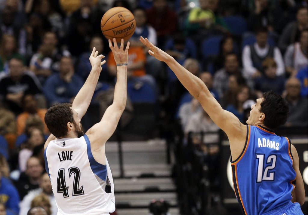 Kevin Love (en blanc) a été le joueur des Timberwolves le plus en vue avec 24 points et 12 rebonds.