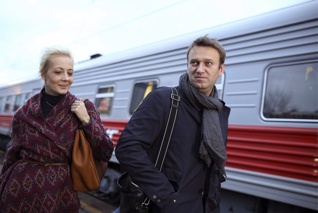 Opposant numéro un au régime russe, Alexeï Navalny (ici en compagnie de son épouse Yulia) comparaît mercredi pour un procès en appel décisif. Il pourrait voir sa peine de 5 ans de camp confirmée, dans une affaire qu'il affirme montée de toutes pièces.