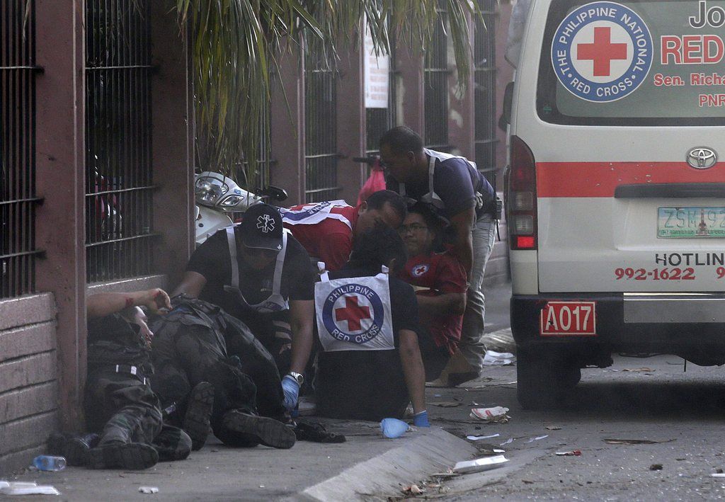 La Croix Rouge doit de plus en plus intervenir sur des conflits entre des forces gouvernementales et des rebelles comme ici aux Philippines.