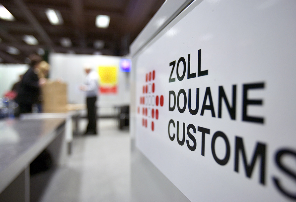 Un important stock de médicaments contrefaits, contenant un million de comprimés, a été saisi par les autorités suisses à l'aéroport de Zurich, a annoncé vendredi Swissmedic. 