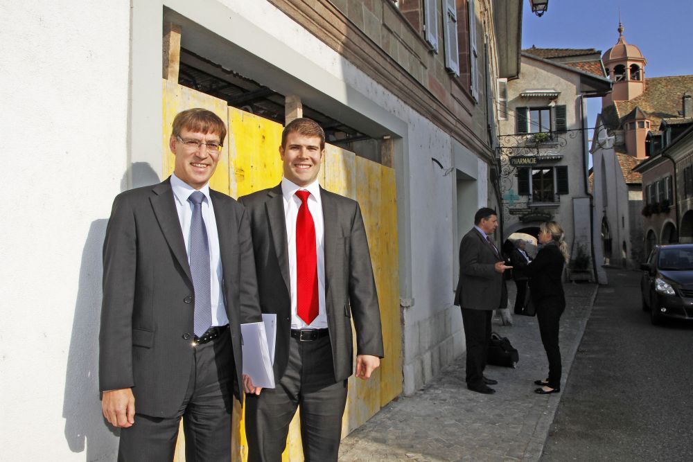 De gauche à droite : Daniel Collaud, responsable du Rayon Nyon d'UBS et Patrick Sprecher, futur responsable de l'agence de Coppet.