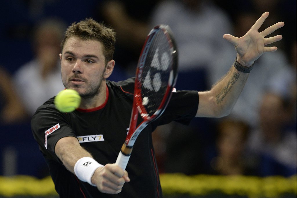 Stanislas Wawrinka a fait un grand pas vers sa qualification au Masters de Londres en battant l'Espagnol Feliciano Lopez au deuxième tour de Paris-Bercy.