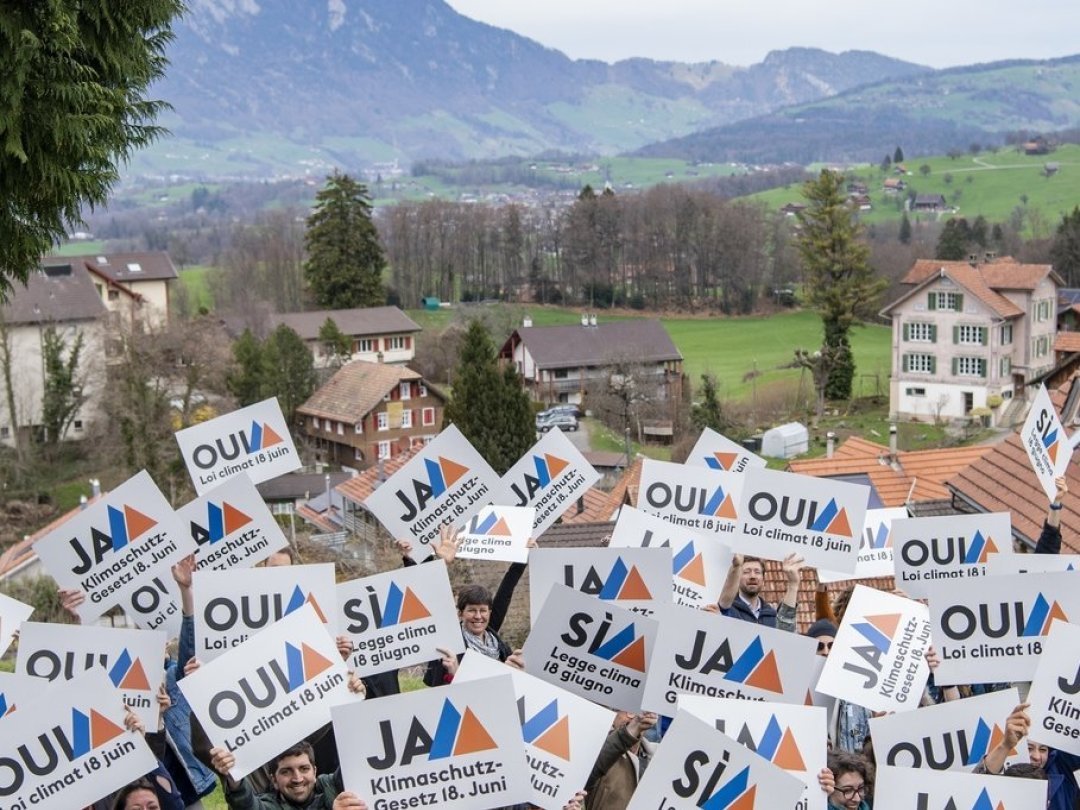 Les scientifiques soutiennent la loi climat, ici des militants lors du lancement de la campagne du "oui" au référendum en mars dernier à Flueeli-Ranft (OW).