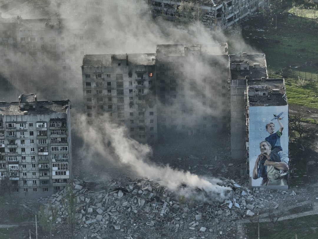 La ville de Bakhmout, jadis peuplée par 70 000 habitants, est devenue un champ de ruines.