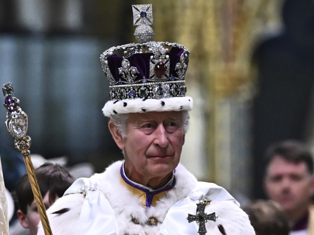 De nombreux pays ont adressé leurs félicitations au nouveau roi britannique Charles III, couronné en grande pompe samedi à Londres.