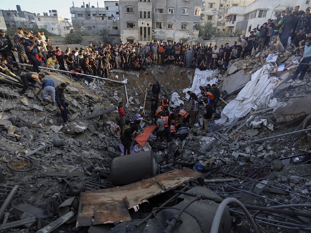 Dans la bande de Gaza, 4385 personnes, majoritairement des civils, ont été tués dans les bombardements incessants menés par l'armée israélienne, selon le ministère de la Santé du Hamas. Ici, samedi à Gaza City.